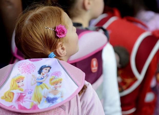 Необичан полазак у школу једне никшићке девојчице