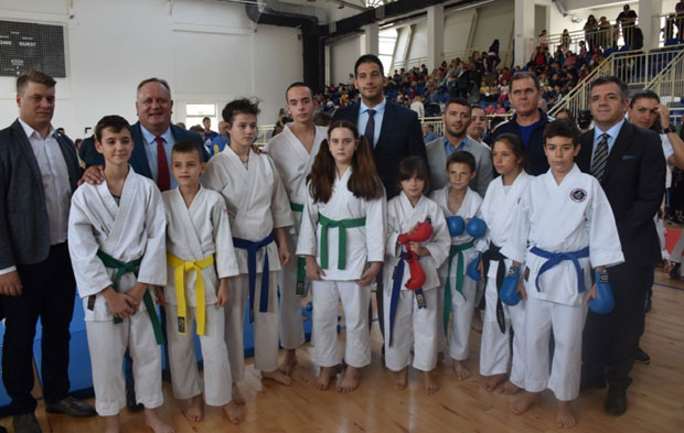 Одржан мали сајам спорта у Лесковцу: Деца уживала у спортским вештинама