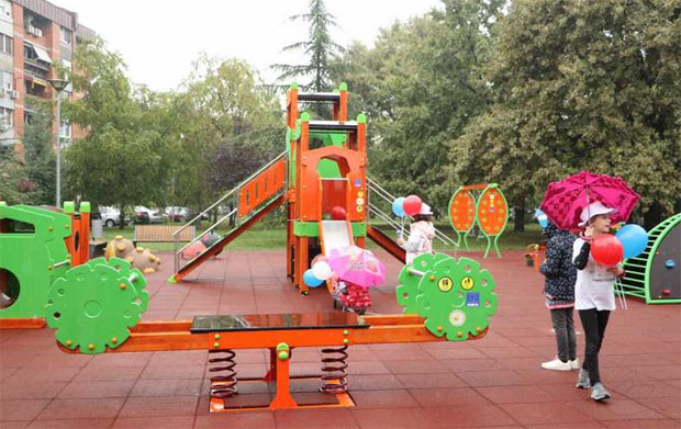 ЛЕП КУТАК ЗА БЕЗБЕДНИЈУ ИГРУ: У Новом Саду отворено дечје игралиште обновљено из фондова ЕУ 