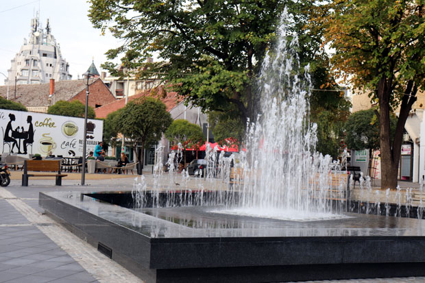 Фонтана поклон грађанима, Беквалац убацила дукат