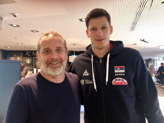 ПУН БЕРСИ САМО МОТИВ ВИШЕ: “Новости” са одбојкашима Србије пред полуфинале ЕП