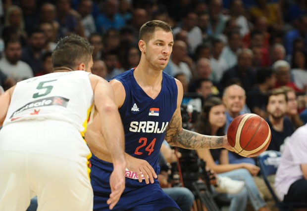 НЕМА ШВЕДА, ТУ ЈЕ ЈОВИЋ: Сјајан деби српског плејмејкера у Химкију