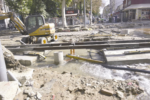 Саниран квар на цевоводу у Карнегијевој