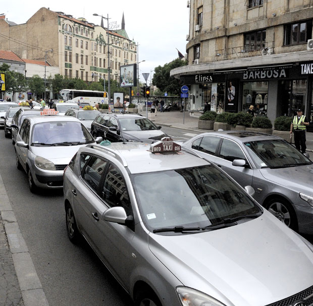 Таксисти најавили блокаду престонице! 