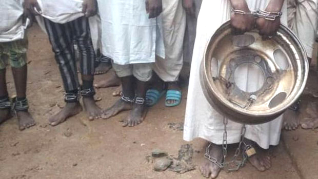 Поробили и држали у ланцима стотине људи, већина били дечаци