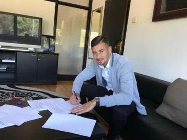 Момчиловић још четири године у Партизану