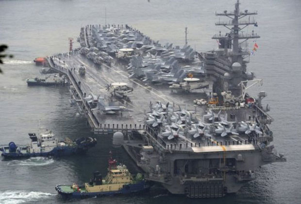 Кинески бродови окружили амерички носач авиона