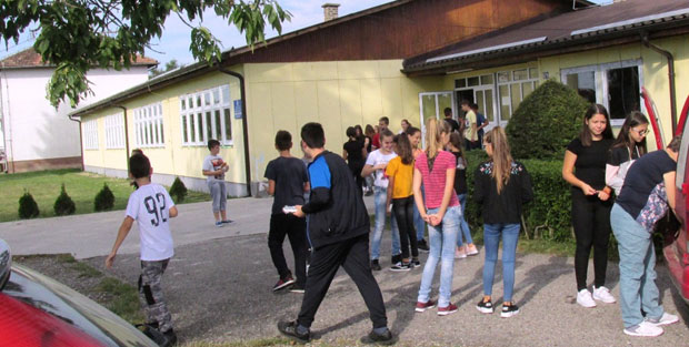 Обнова школе у Шамцу - нова столарија за хладне зимске дане