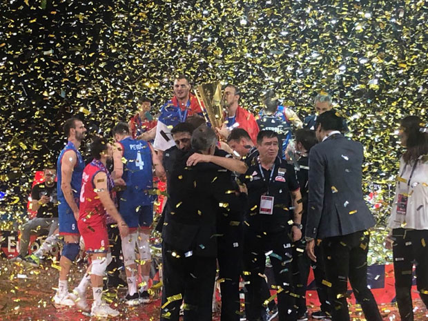 Дочек одбојкаша у понедељак на балкону Скупштине Београда