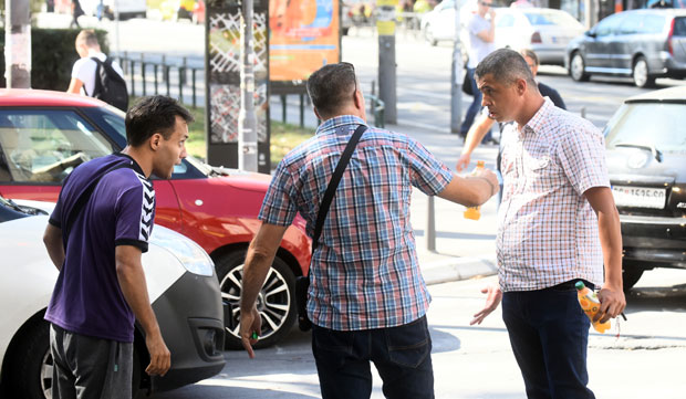 ТАКСИСТИ РАДИКАЛИЗУЈУ ПРОТЕСТ: Превозници најављују двократну блокаду Београда, ујутру и поподне! (ФОТО)