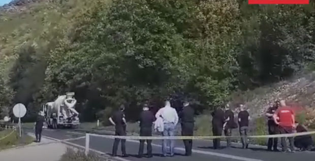 ТРАГЕДИЈА КОД САРАЈЕВА: У судару камиона и аута погинуле две жене и беба