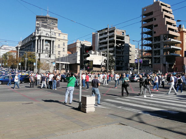 ЗАВРШЕН ПРОТЕСТ ТАКСИСТА У БЕОГРАДУ; Бијелић: Биће нас још више на улицама (ФОТО+ВИДЕО)