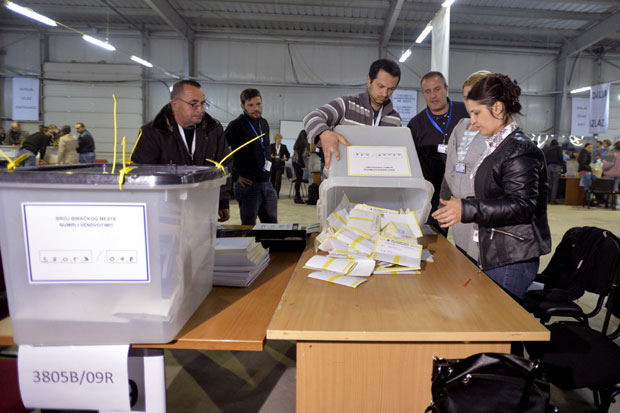 Три милиона евра за куповину гласова Срба