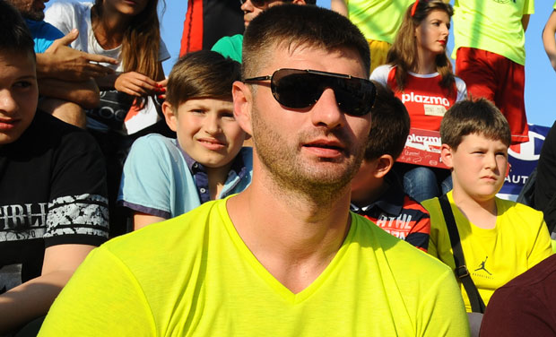 БРАТ НИКОЛЕ ЈОКИЋА УХАПШЕН ЗБОГ НАПАДА: Осумњичен да је под дејством алкохола давио жену (ФОТО)
