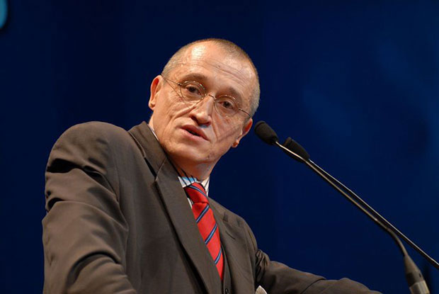 ФРАНЦУЗ ОПЛЕО ПО ЗАПАДУ: САД штите муслимане у БиХ и на Косову, а нападају Србе; Француска срамотно оставила Србију на цедилу