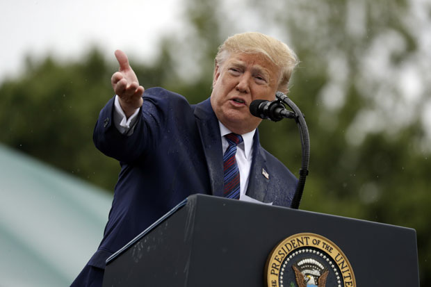 Трамп: Пуцајте мигрантима у ноге, ровове напуните змијама и алигаторима