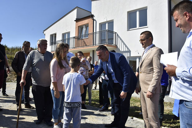 Дванаест породица добило кров над главом 