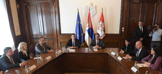 УОЧИ ИЗБОРА НА КиМ: Вучић са кандидатима за посланике Српске листе