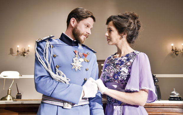 Старт „Црвеног месеца“: Љубав у предвечерје рата