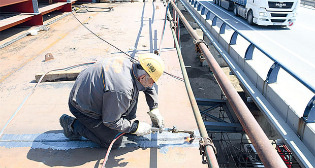 ФАЛЕ КВАЛИФИКОВАНИ РАДНИЦИ: Вариоца нема ни за плату од 100.000 динара