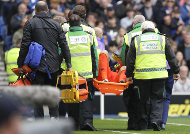 ТЕШКА ПОВРЕДА ФРАНЦУЗА: Љорис на носилима изнет са терена (ВИДЕО)