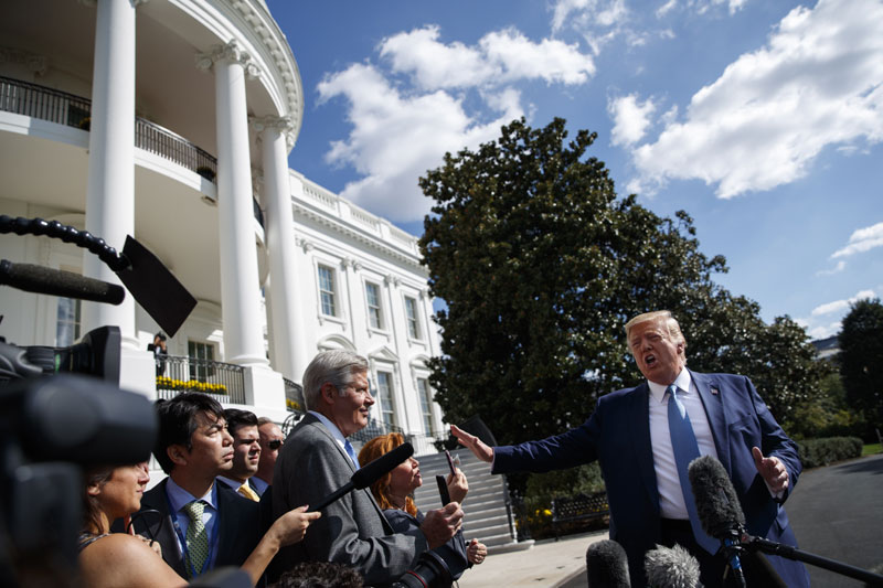 Демократе наложиле Белој кући да им преда документе у истрази о опозиву Трампа