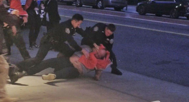 ПОГЛЕДАЈТЕ: Како је њујоршка полиција хапсила албанске демонстранте на пројекцији филма Малагурског (ВИДЕО)