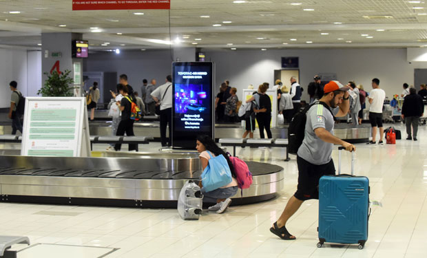 СВЕ МАЊЕ ТУРИСТИЧКИХ АГЕНЦИЈА: Срби куповали аранжмане у кафићима и на пумпама