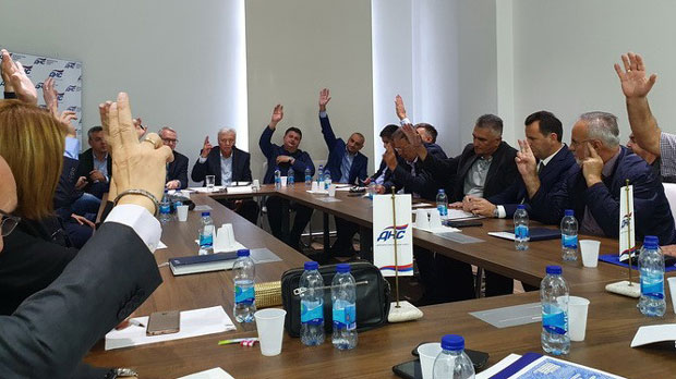 ДНС: Сви министри и директори понудили мандате странци 