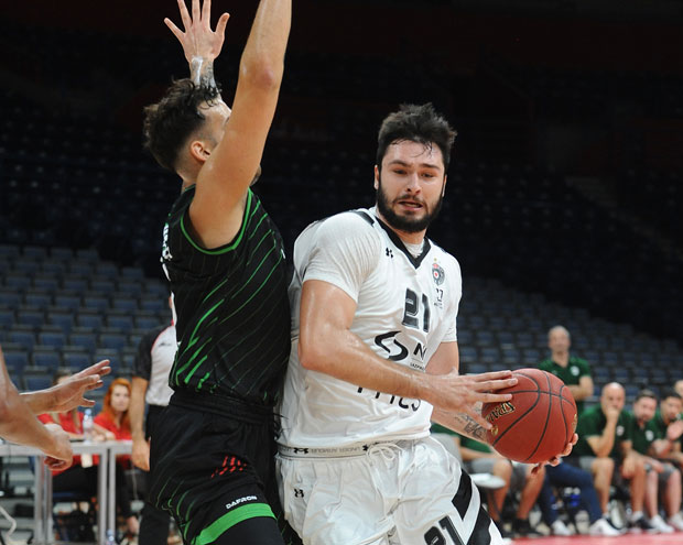 ДУГА КЛУПА НАША СНАГА: Кошаркаши Партизана дочекују Тофаш 