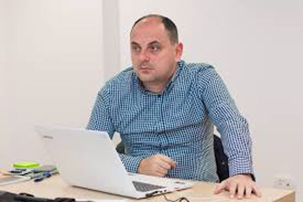 ПРИЈАВИЛЕ ГА ДЕМОКРАТЕ: Уредник и власник портала Борба на информативном разговору у полицији