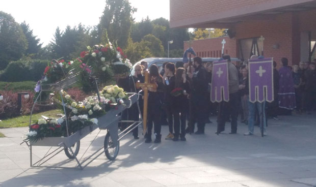 Ћерка се у сузама опростила од Амиџића: Жао ми је што ниси успео да ме научиш да летим (ФОТО)