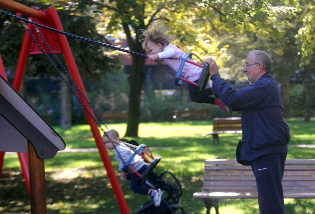 ИСПЛАТА ЗА ОКО 1,7 МИЛИОНА ПЕНЗИОНЕРА: Помоћ стиже 1. децембра