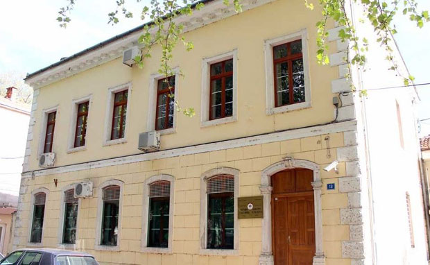 Чобанин танџаром упуцао мигранта у око и бацио га у јаму!