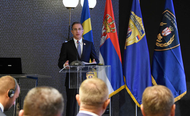 Стефановић: О запосленима се не брине само када је реч о опреми и униформама 