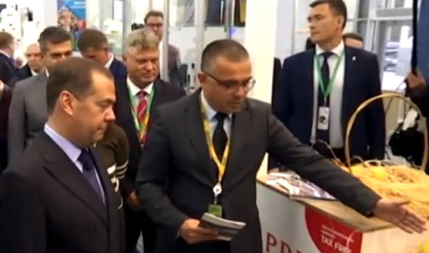 Шпијунка: Медведева чека кајсијевача