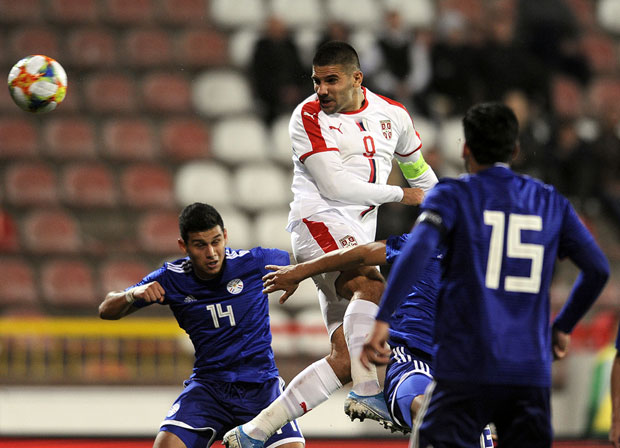 ПОБЕДА ОРЛОВА: Митровић у последњи час