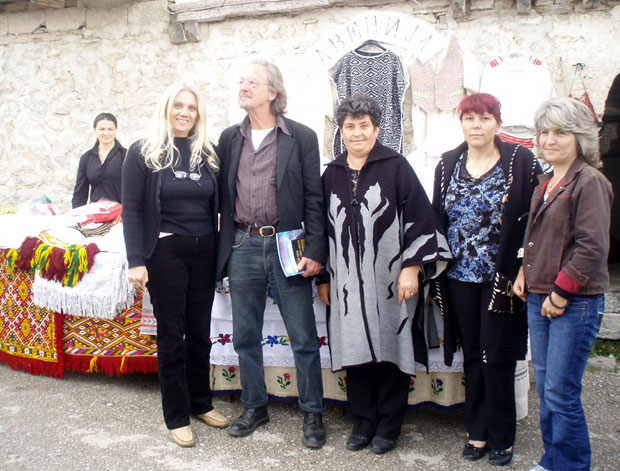 СРБИ НА КОСМЕТУ ПОНОСНИ: Петер Хандке се храбро бори за наше интересе