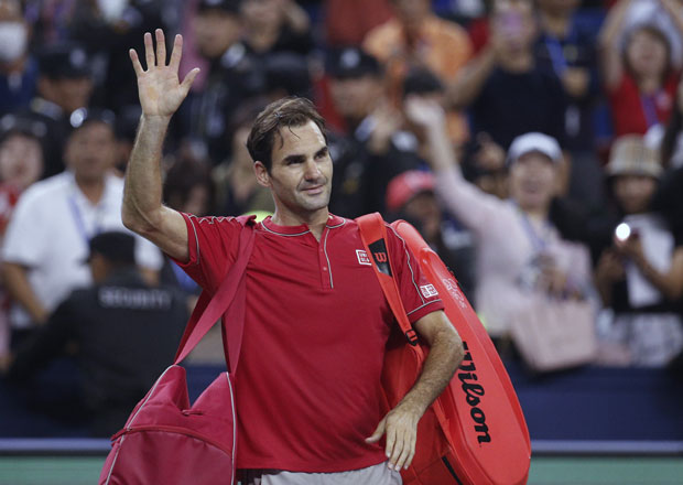 НЕРВОЗНИ РОЏЕР СЕ СВАЂАО СА СУДИЈОМ: Зверев срушио Роџера у Шангају