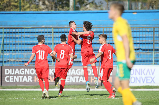 ОМЛАДИНЦИ УБЕДЉИВИ: Србија осам пута погодила мрежу Литваније