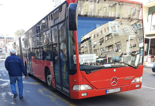 Путују 15 километара до Ниша, а месечну карту плаћају 7.800 динара