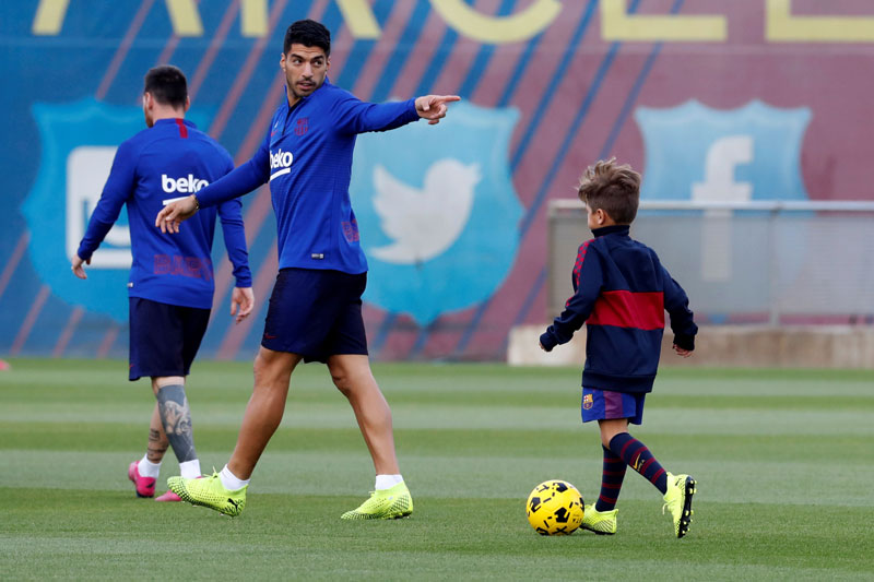 Барса тражи звезду да замени Суареза, око једне ће се борити с Реалом