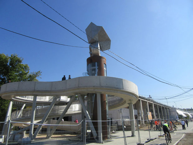 Од Калемегдана до реке пешке