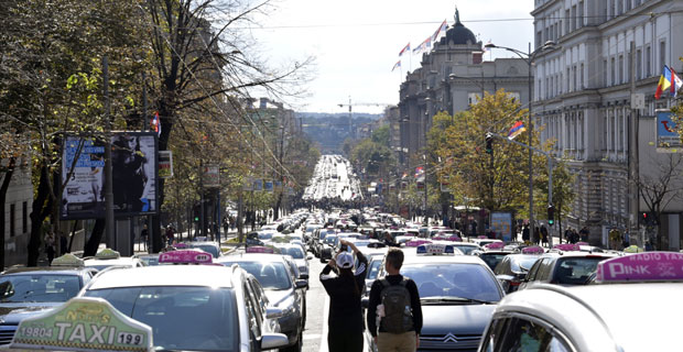 И поред позива председника Србије: Таксисти не одустају од штрајка