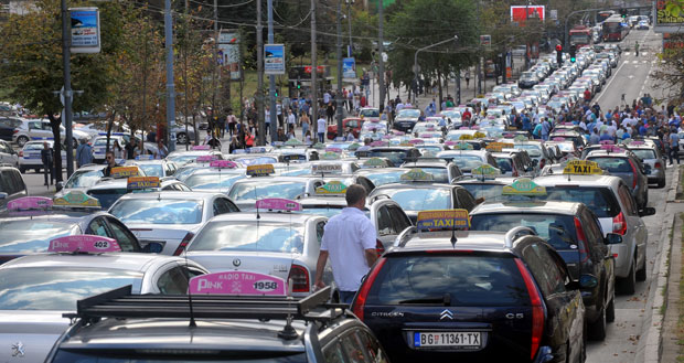 ТАКСИСТИ ПРИХВАТИЛИ АПЕЛ ПРЕДСЕДНИКА ВУЧИЋА: Газела неће бити блокирана