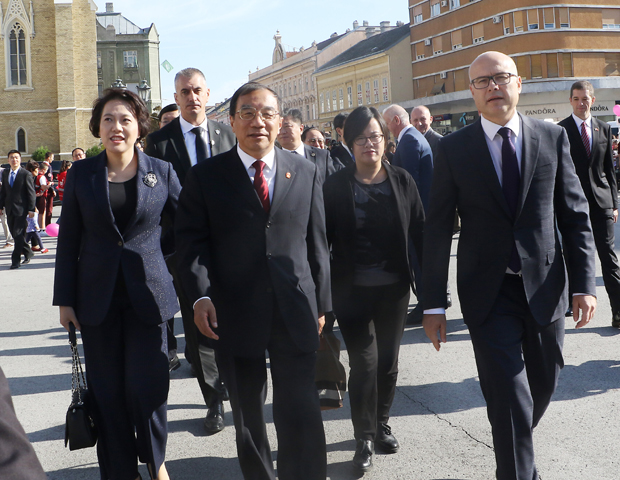 ДЕЛЕГАЦИЈЕ КП КИНЕ У ПОСЕТИ НОВОМ САДУ: Сусрет пријатеља и прекаљених бораца