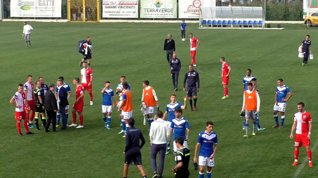 БИЛИ СМО БЕЗБЕДНИ: Фудбалери Војводине истичу да нису били угрожени током и после прекида меча са Брешом