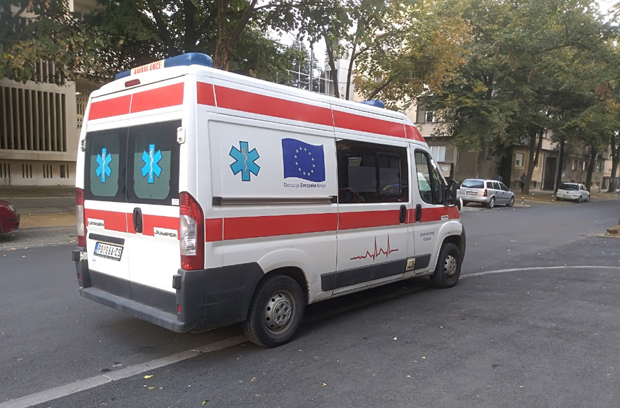 Директан судар два „фолксвагена“ на Ибарској магистрали: Две особе пребачене у болницу