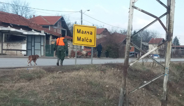 Нови детаљи потраге за МОНСТРУМОМ: Малчански берберин утерао страх у кости мештанима Малче, куће закључане, а полиција проверава чак и жене, ево зашто (ФОТО СА ЛИЦА МЕСТА)