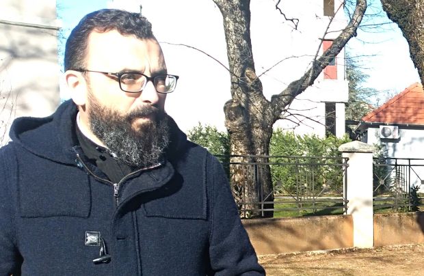 Нови инцидент у Никшићу: Свештеника ударио песницом у главу, а потом вређао вернике и СПЦ